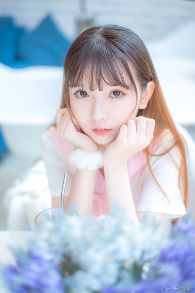 “陈到，我敬你也是好汉，只要你肯归降，自可有一条生路，以将军之能，他日在吾主麾下，未尝不能出人头地！”两人短暂的对话很快被吕蒙的喊声打破。